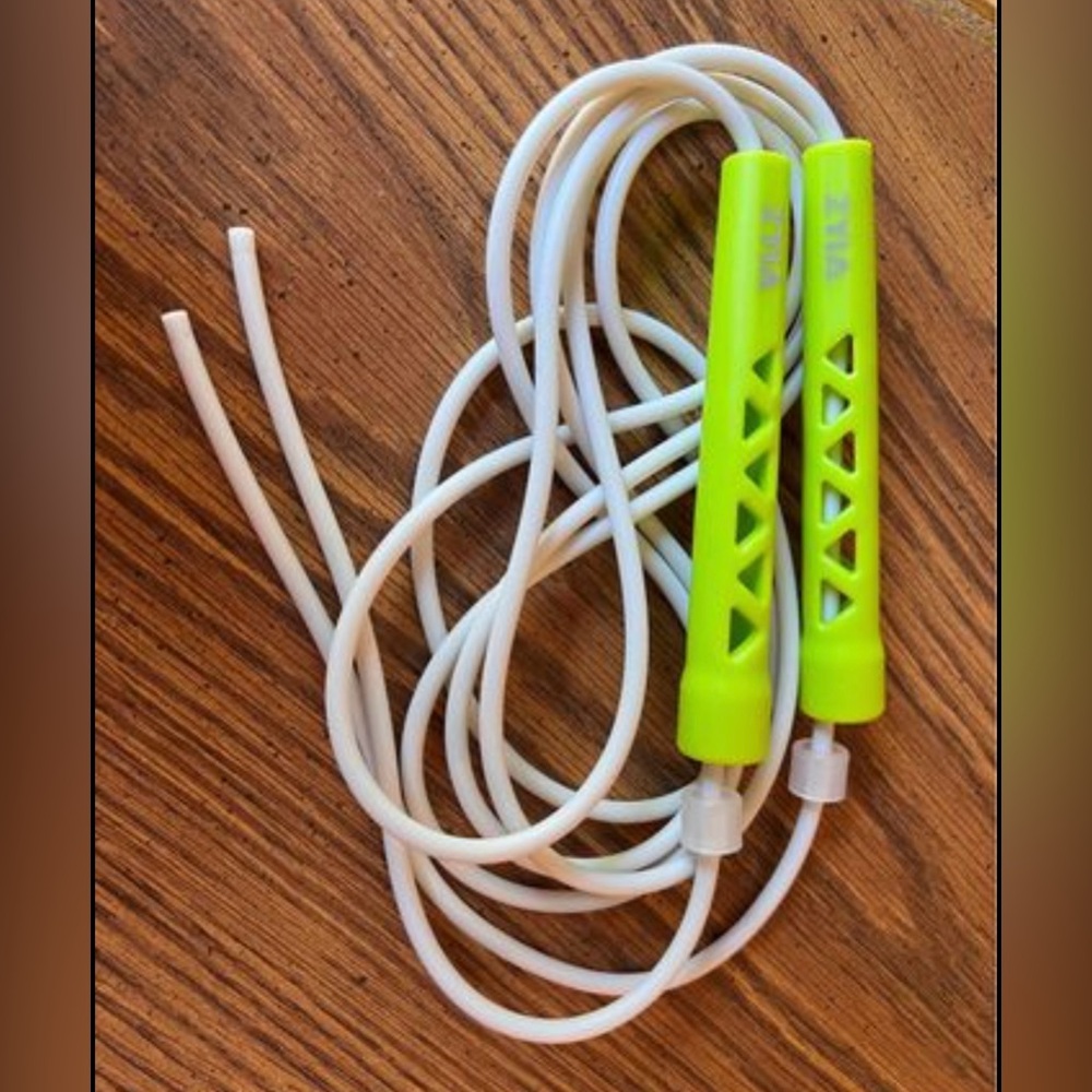 Zyia Adjustable Jump Rope - Picture 2 of 2